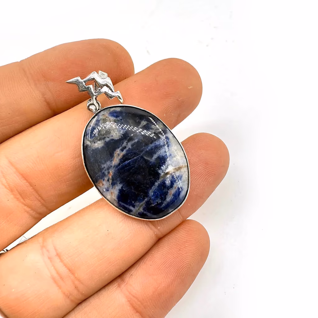 Sodalit Kolye Ucu Gümüş İncele ve Satın Al Sodalit Kolye Ucu Gümüş - Orijinal Doğal Taş ve Şifa Kristali Görsel 1