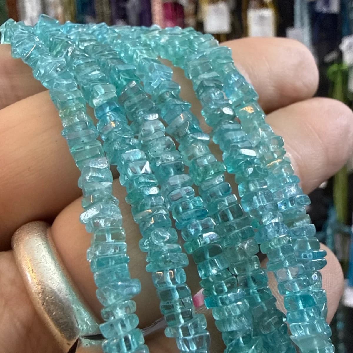 Blue Apatit 4x2 mm Dizi