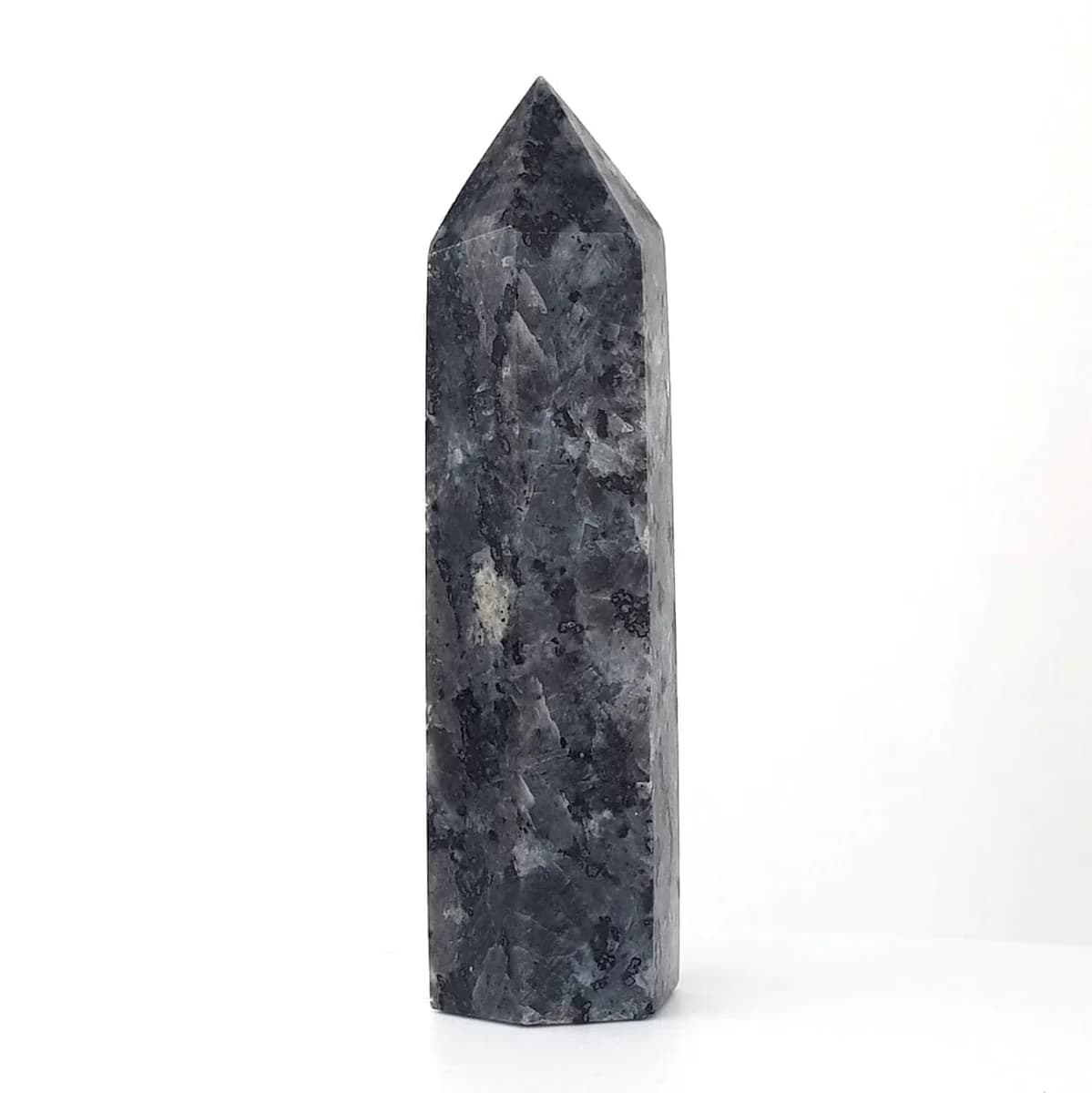 Larvakit Obelisk