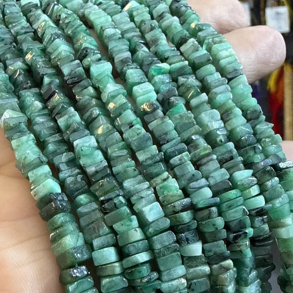 Dizi Zümrüt 4x2 mm İncele ve Satın Al Dizi Zümrüt 4x2 mm - Orijinal Doğal Taş ve Şifa Kristali Görsel 1
