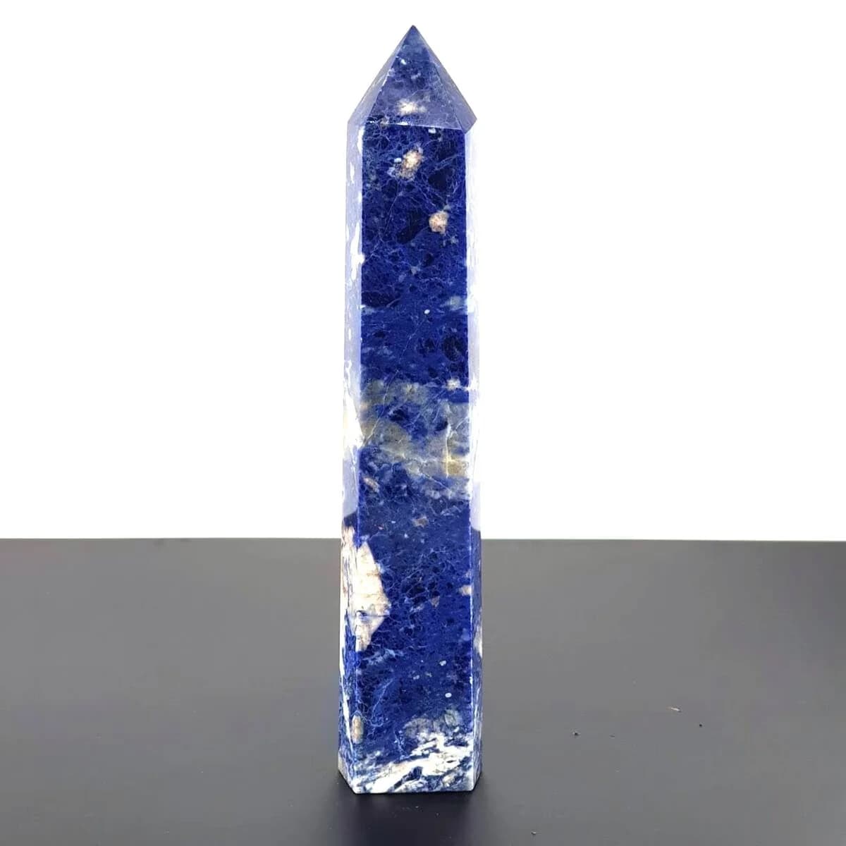 Sodalit Obelisk