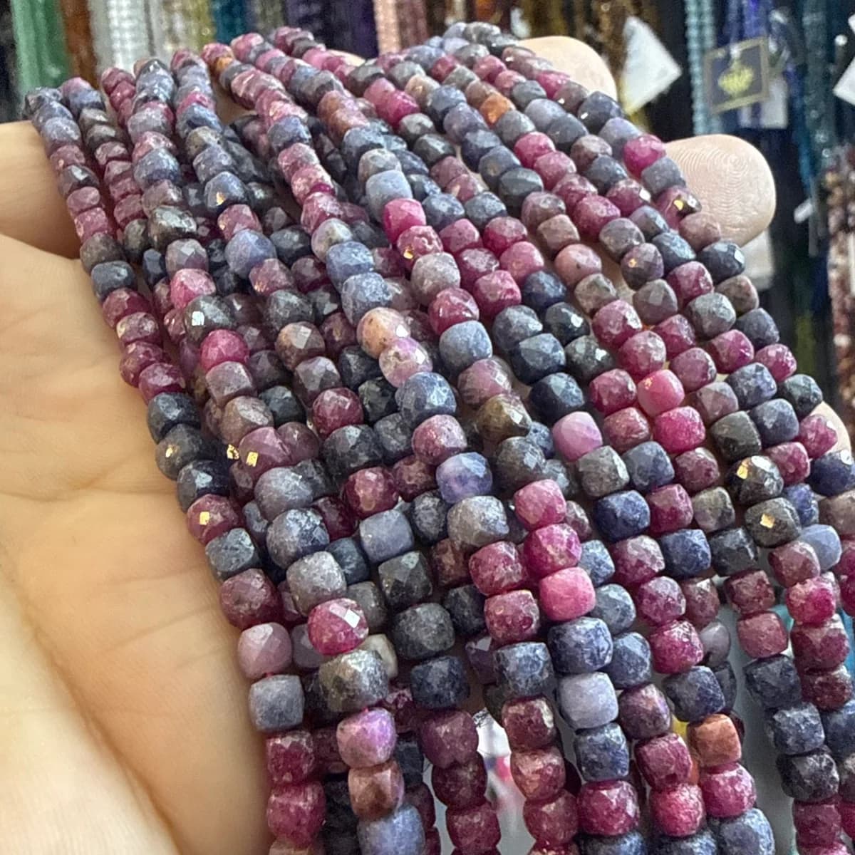 Yakut Safir Küp Dizi 4 mm