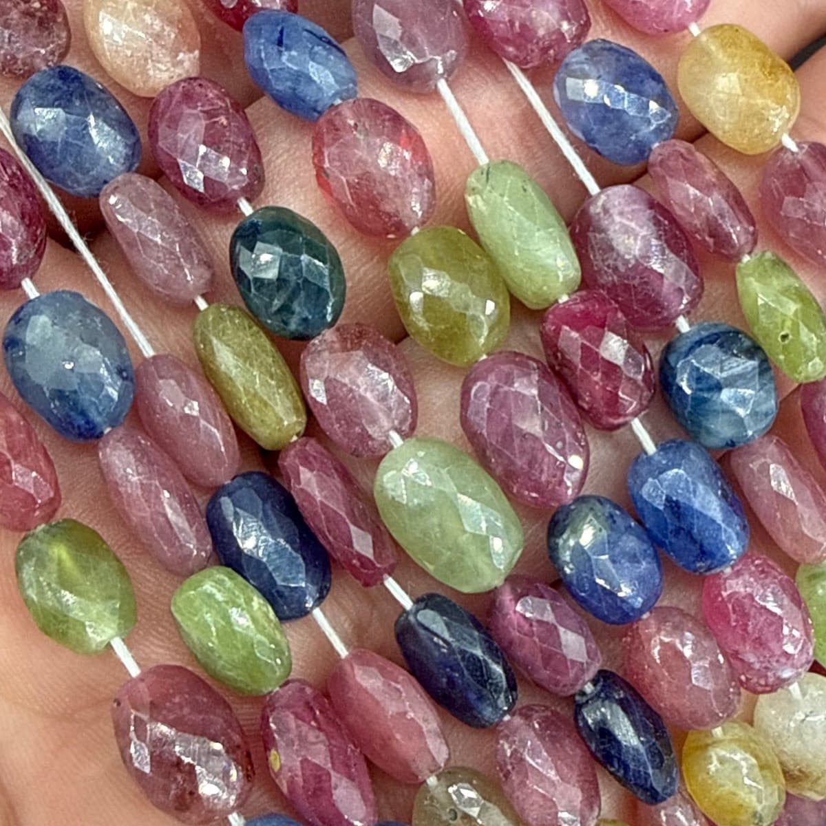 Yakut Safir Zeberced Mix Dizi Faset 10x8 mm AAA