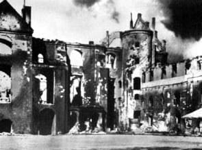 Savaş Sonunda Yanan Königsberg Kalesi