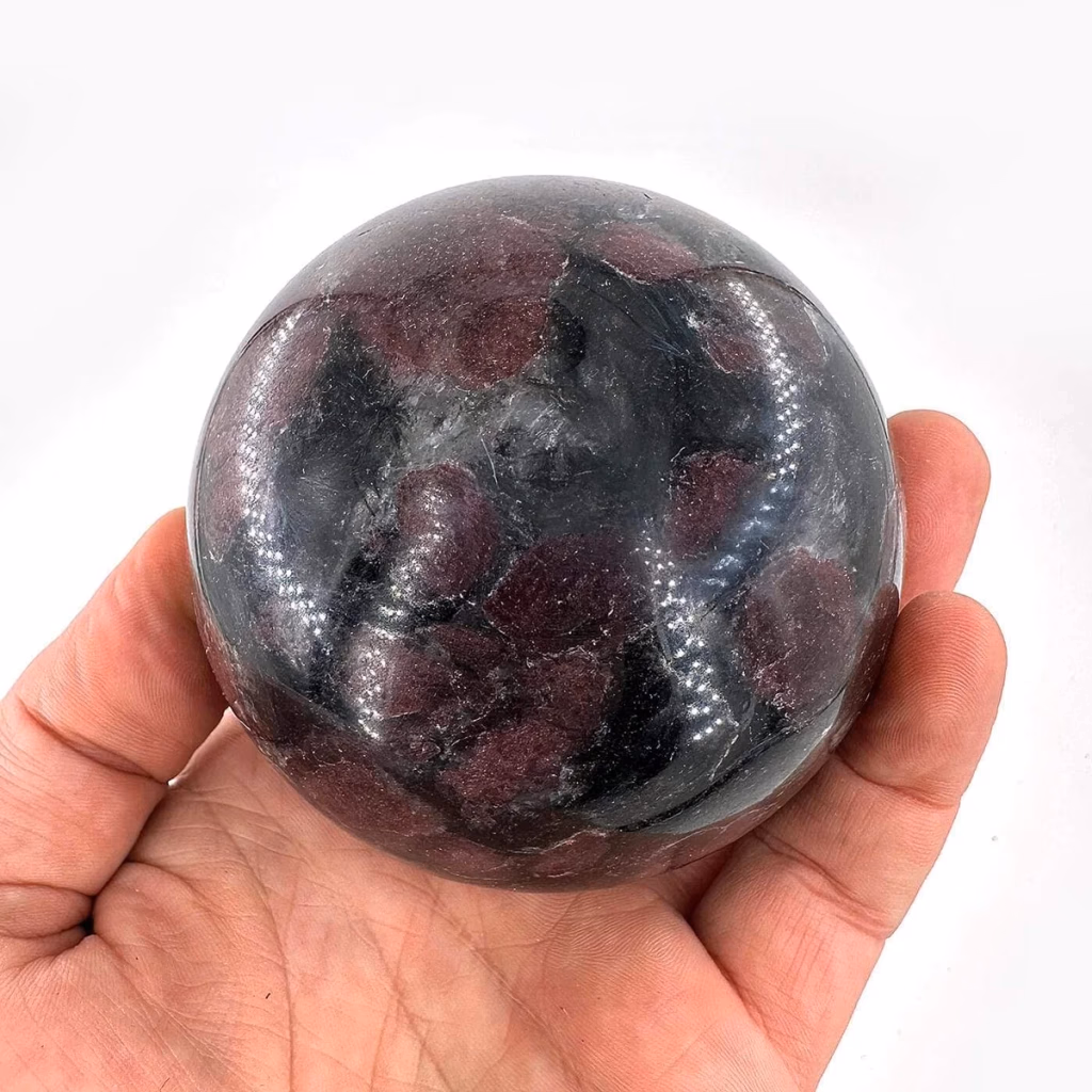 Almandin Garnet Küre İncele ve Satın Al Almandin Garnet Küre - Orijinal Doğal Taş ve Şifa Kristali Görsel 1