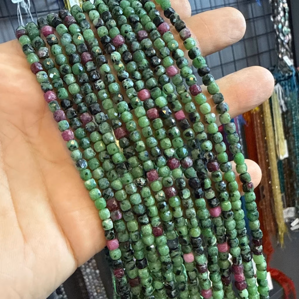 Anyolit Dizi Küp 5 mm İncele ve Satın Al Anyolit Dizi Küp 5 mm - Orijinal Doğal Taş ve Şifa Kristali Görsel 1