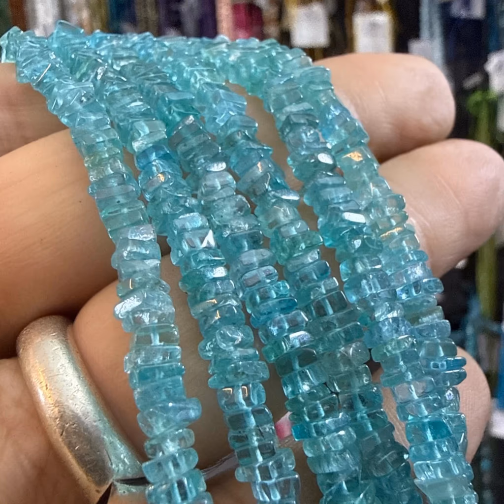Blue Apatit 4x2 mm Dizi İncele ve Satın Al Blue Apatit 4x2 mm Dizi - Orijinal Doğal Taş ve Şifa Kristali Görsel 1