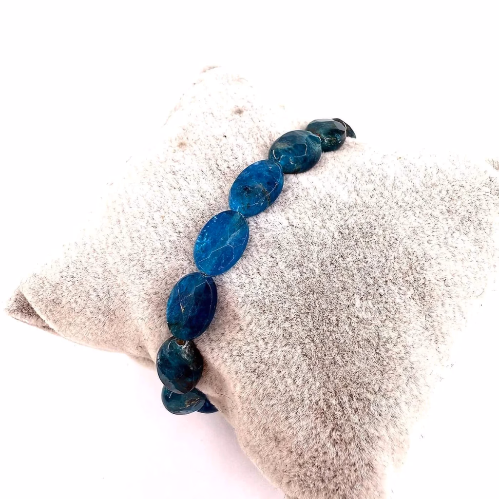 Blue Apatit Bileklik Faset Oval İncele ve Satın Al Blue Apatit Bileklik Faset Oval - Orijinal Doğal Taş ve Şifa Kristali Görsel 1