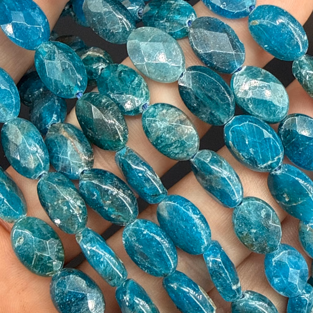 Blue Apatit Dizi Kabaşon Faset 10x8 İncele ve Satın Al Blue Apatit Dizi Kabaşon Faset 10x8 - Orijinal Doğal Taş ve Şifa Kristali Görsel 1