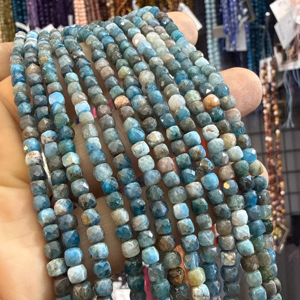 Blue Apatit Dizi Küp 4 mm İncele ve Satın Al Blue Apatit Dizi Küp 4 mm - Orijinal Doğal Taş ve Şifa Kristali Görsel 1