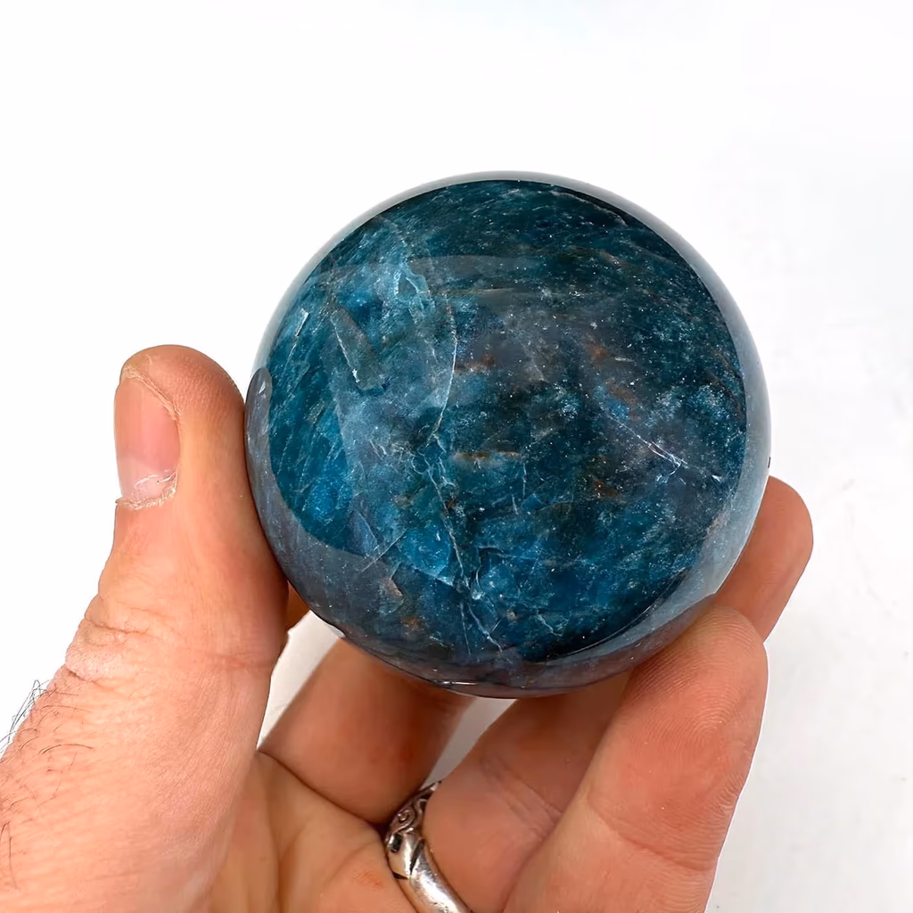 Blue Apatit Küre İncele ve Satın Al Blue Apatit Küre - Orijinal Doğal Taş ve Şifa Kristali Görsel 1
