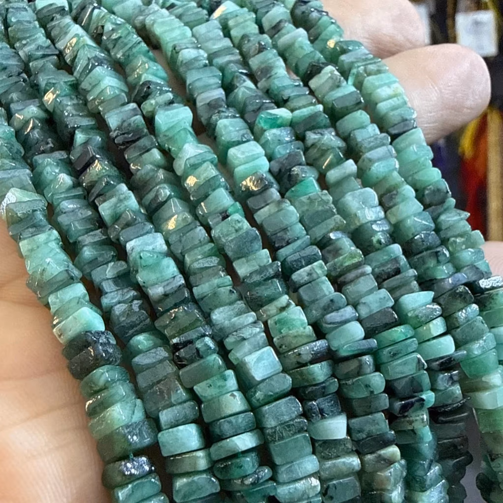 Dizi Zümrüt 4x2 mm İncele ve Satın Al Dizi Zümrüt 4x2 mm - Orijinal Doğal Taş ve Şifa Kristali Görsel 1