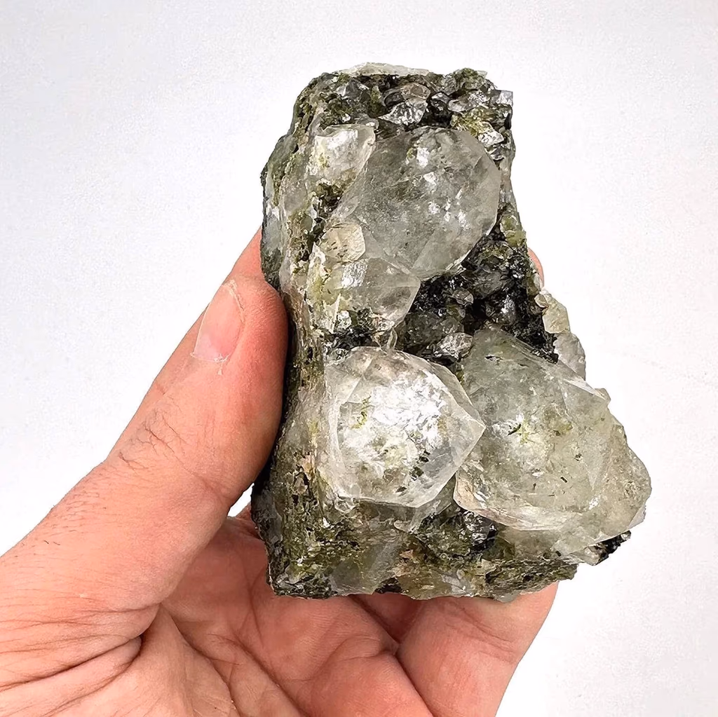 Epidotlu Kristal Kuvars Ham Taş İncele ve Satın Al Epidotlu Kristal Kuvars Ham Taş - Orijinal Doğal Taş ve Şifa Kristali Görsel 1