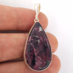 Eudialyte Kolye Ucu (Gümüş) Orijinal Kristal Detay Görseli 2