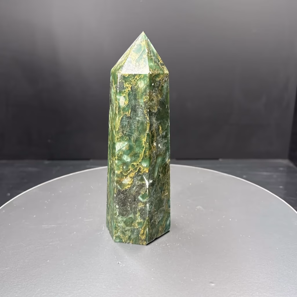 Fuksit Obelisk İncele ve Satın Al Fuksit Obelisk - Orijinal Doğal Taş ve Şifa Kristali Görsel 1