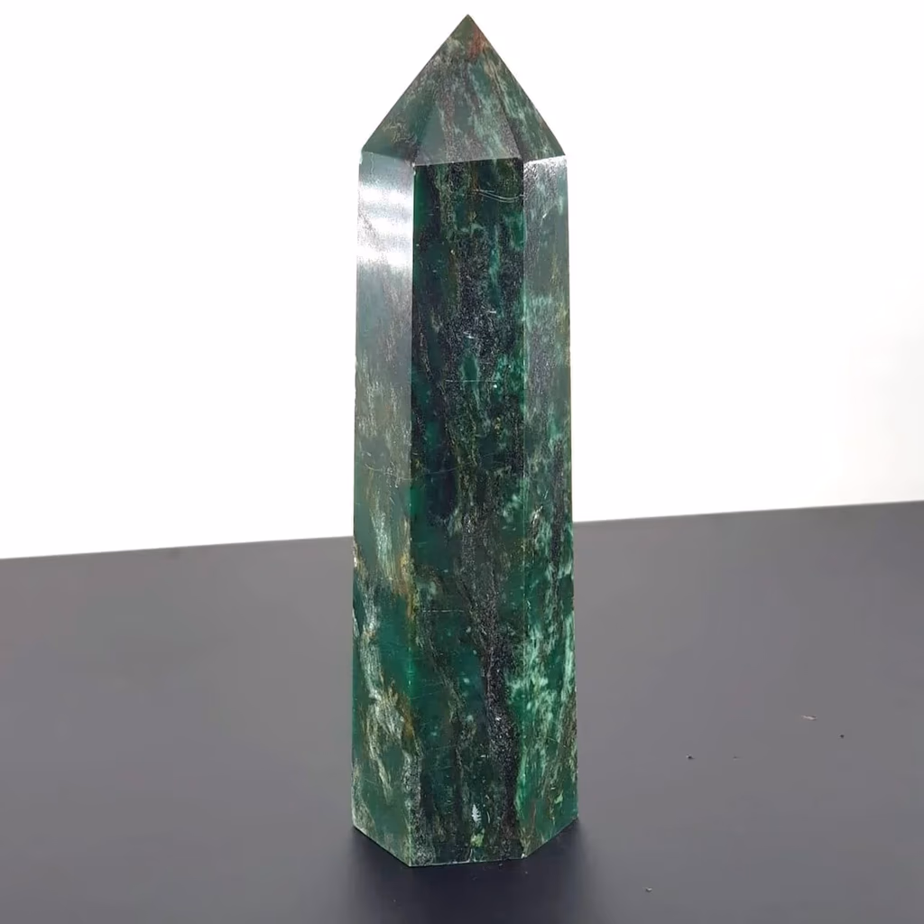 Fuksit Obelisk İncele ve Satın Al Fuksit Obelisk - Orijinal Doğal Taş ve Şifa Kristali Görsel 1