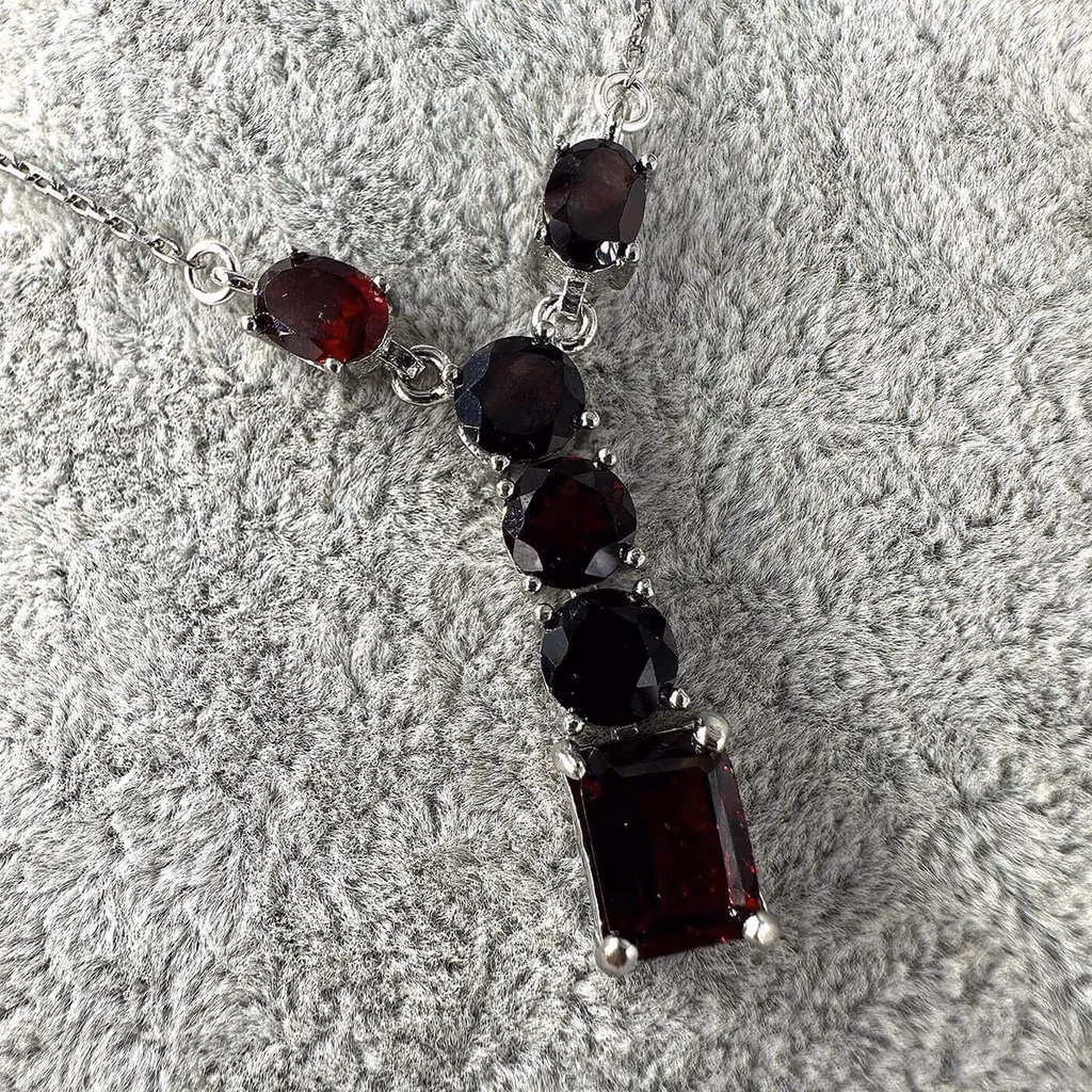 Garnet Almandin Kolye (Gümüş) İncele ve Satın Al Garnet Almandin Kolye (Gümüş) - Orijinal Doğal Taş ve Şifa Kristali Görsel 1