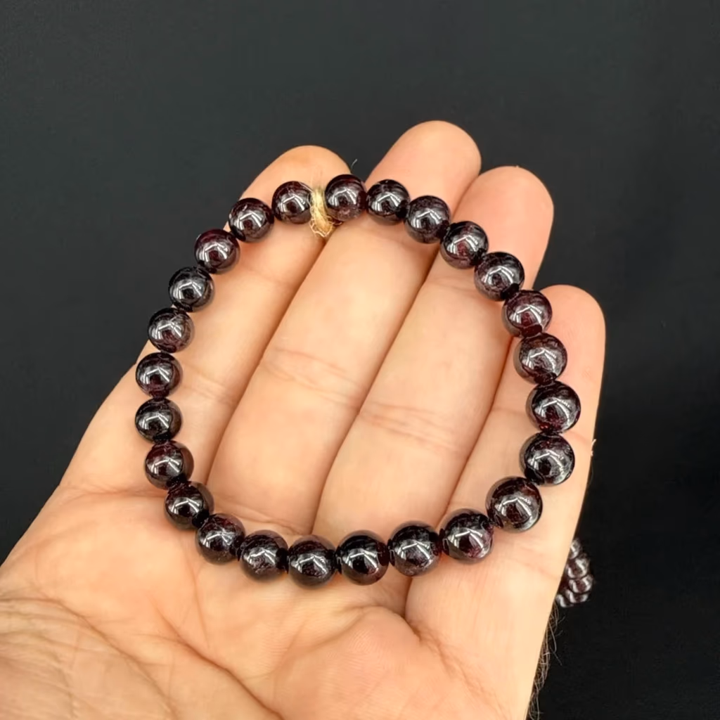 Garnet Bileklik 8 mm İncele ve Satın Al Garnet Bileklik 8 mm - Orijinal Doğal Taş ve Şifa Kristali Görsel 1