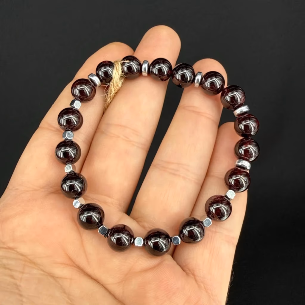 Garnet Bileklik 8 mm İncele ve Satın Al Garnet Bileklik 8 mm - Orijinal Doğal Taş ve Şifa Kristali Görsel 1