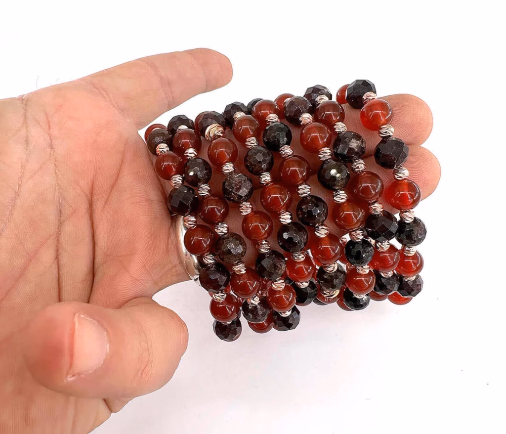 Garnet & Kırmızı Akik Bileklik 8 mm İncele ve Satın Al Garnet & Kırmızı Akik Bileklik 8 mm - Orijinal Doğal Taş ve Şifa Kristali Görsel 1