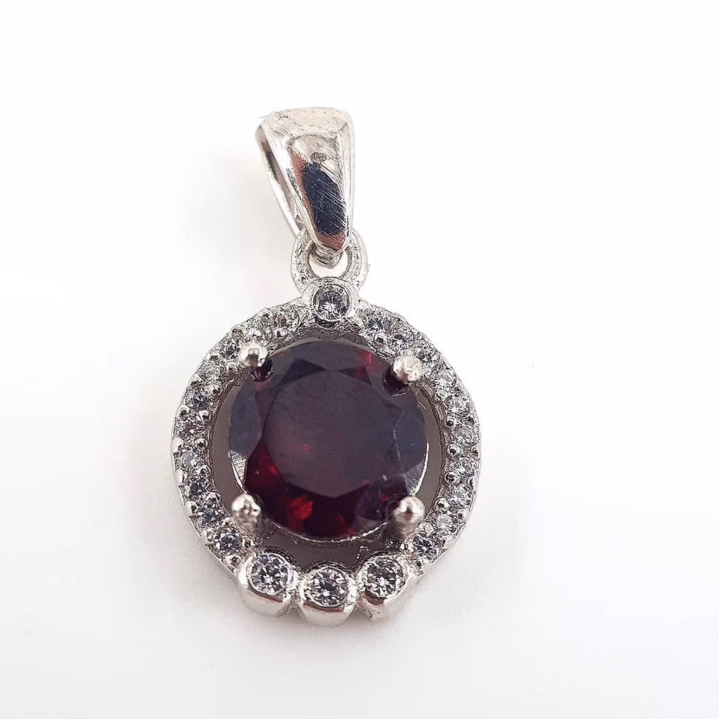 Garnet (Lal) Kolye Ucu (Gümüş) İncele ve Satın Al Garnet (Lal) Kolye Ucu (Gümüş) - Orijinal Doğal Taş ve Şifa Kristali Görsel 1