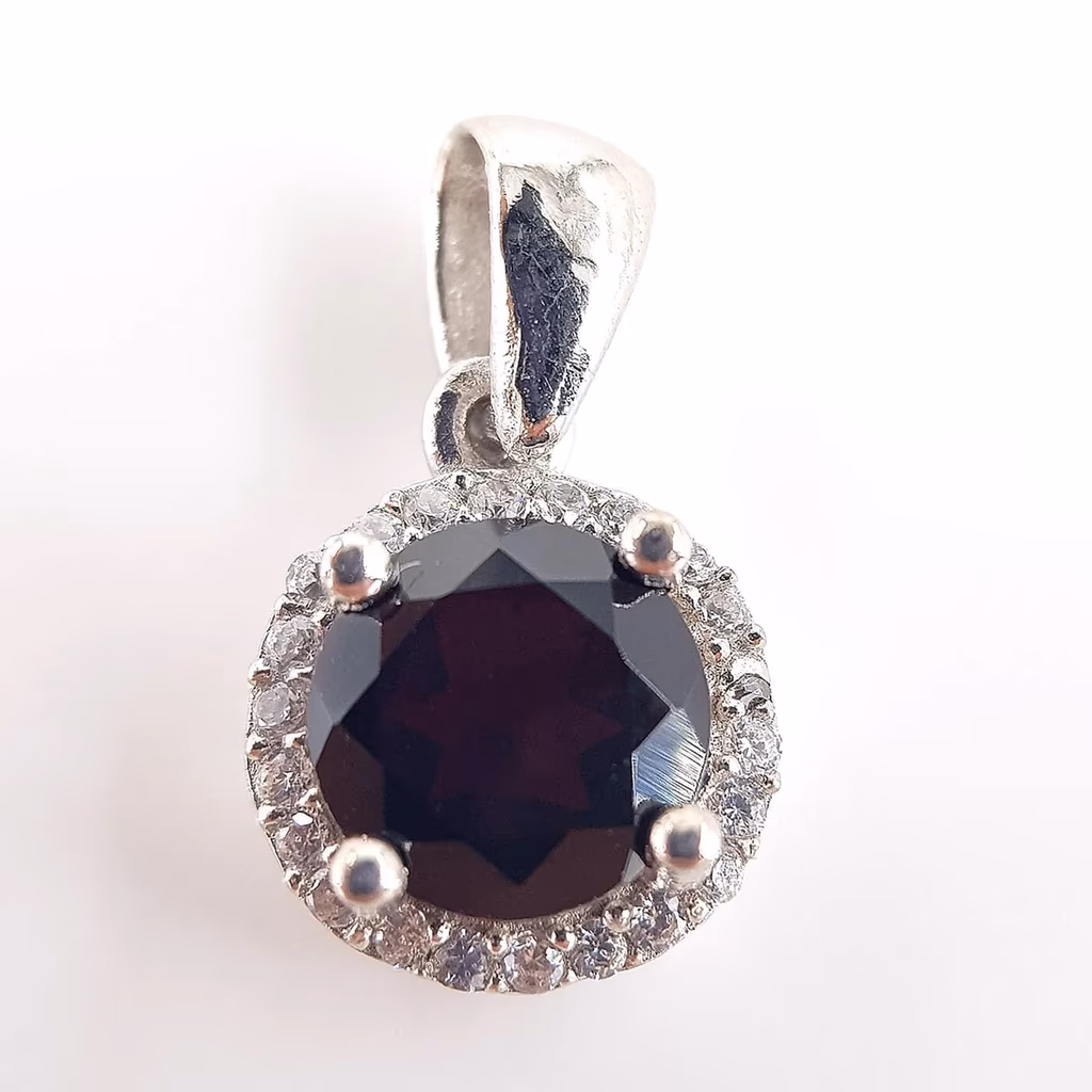 Garnet (Lal) Kolye Ucu (Gümüş) İncele ve Satın Al Garnet (Lal) Kolye Ucu (Gümüş) - Orijinal Doğal Taş ve Şifa Kristali Görsel 1