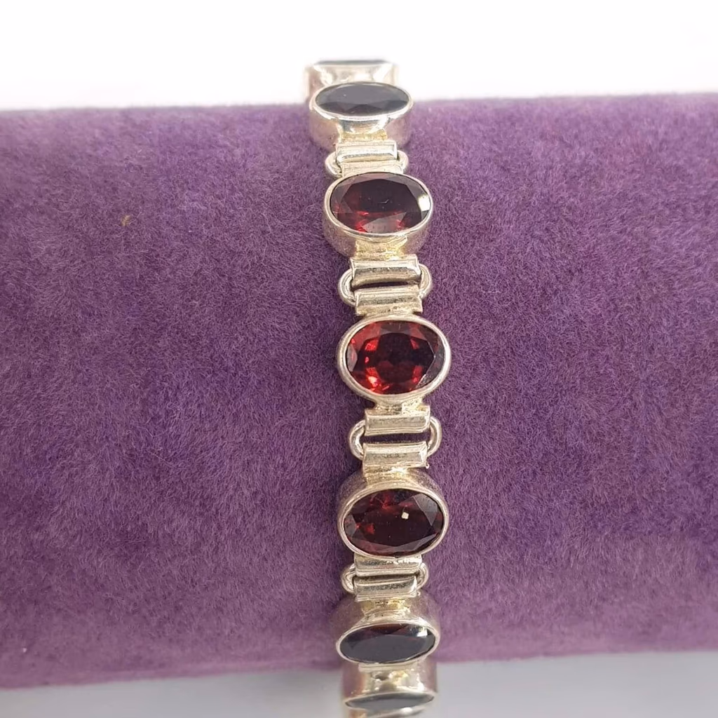 Garnet (Lal) Künye (Gümüş) İncele ve Satın Al Garnet (Lal) Künye (Gümüş) - Orijinal Doğal Taş ve Şifa Kristali Görsel 1