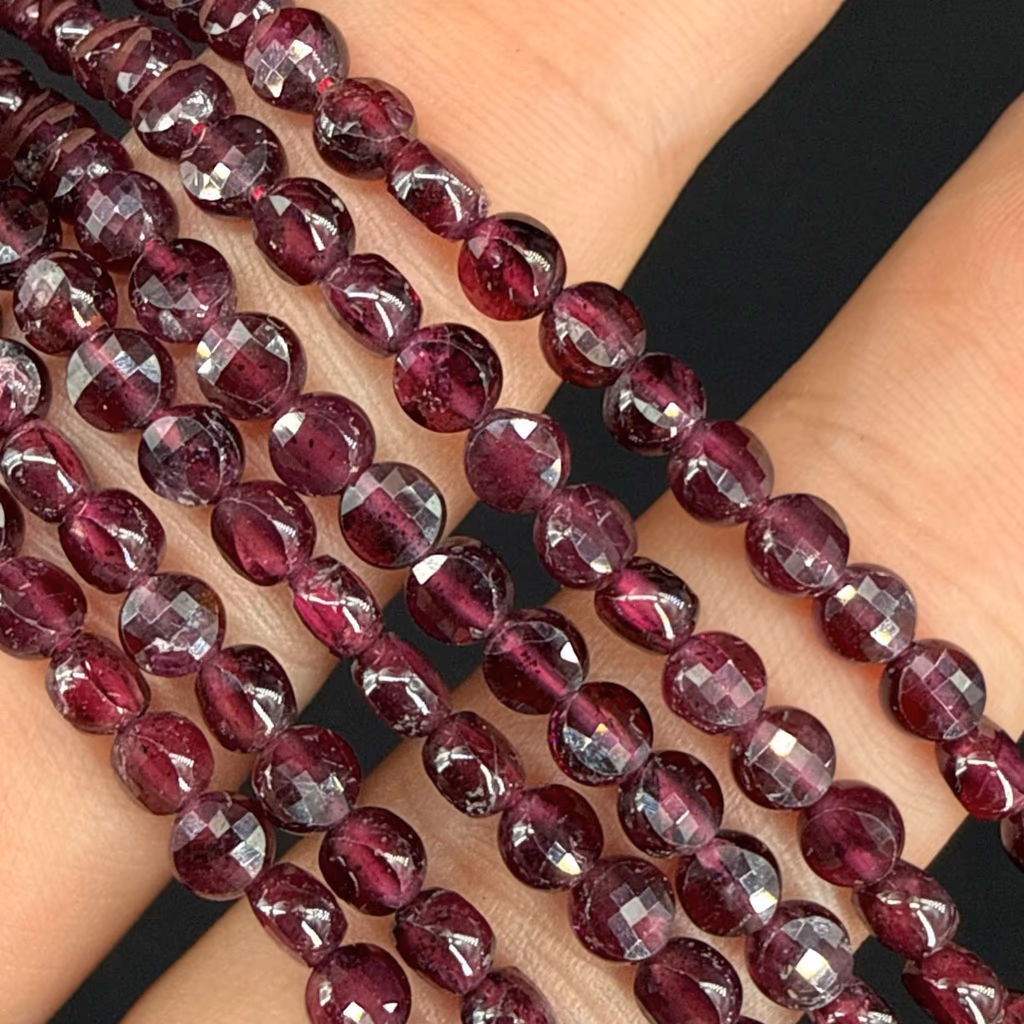 Garnet Petek Dizi 4mm İncele ve Satın Al Garnet Petek Dizi 4mm - Orijinal Doğal Taş ve Şifa Kristali Görsel 1