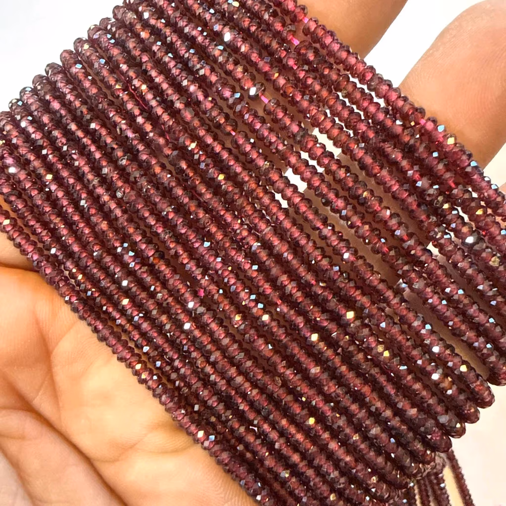 Garnet Rondela Dizi 2 mm İncele ve Satın Al Garnet Rondela Dizi 2 mm - Orijinal Doğal Taş ve Şifa Kristali Görsel 1