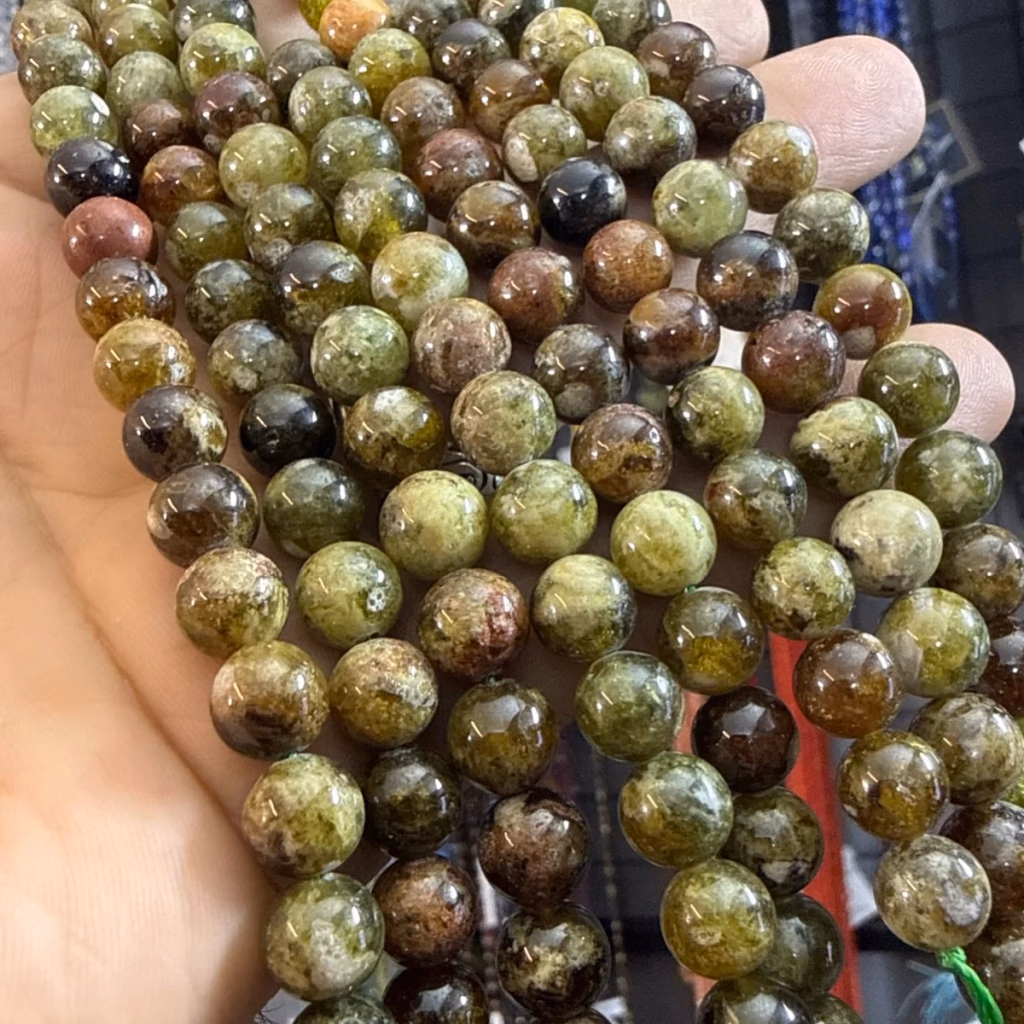 Garnet Yeşil Dizi 8 mm İncele ve Satın Al Garnet Yeşil Dizi 8 mm - Orijinal Doğal Taş ve Şifa Kristali Görsel 1