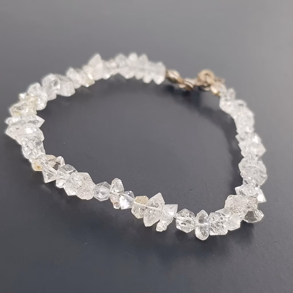 Herkimer Kuvars Çift Uçlu Doğal (Gümüş) İncele ve Satın Al Herkimer Kuvars Çift Uçlu Doğal (Gümüş) - Orijinal Doğal Taş ve Şifa Kristali Görsel 1