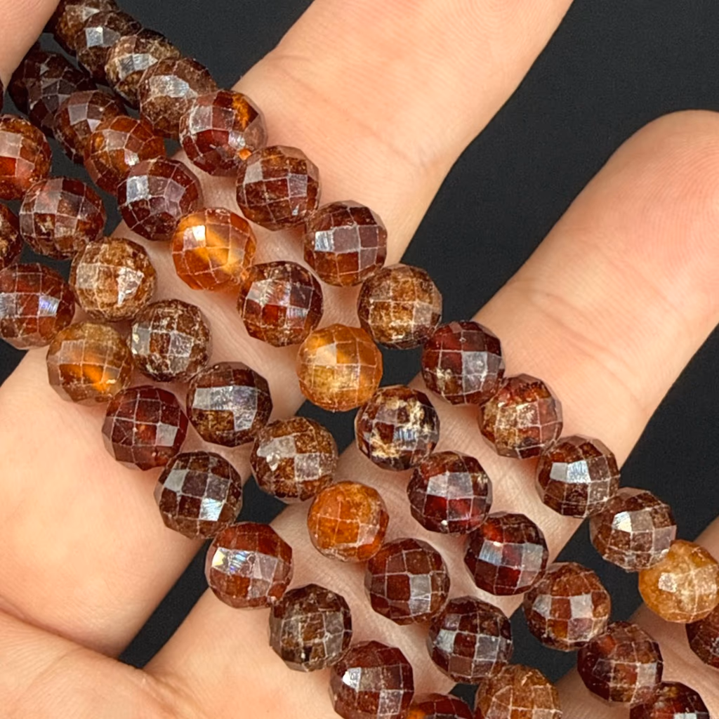 Hessonite Garnet Dizi Faset 6mm İncele ve Satın Al Hessonite Garnet Dizi Faset 6mm - Orijinal Doğal Taş ve Şifa Kristali Görsel 1