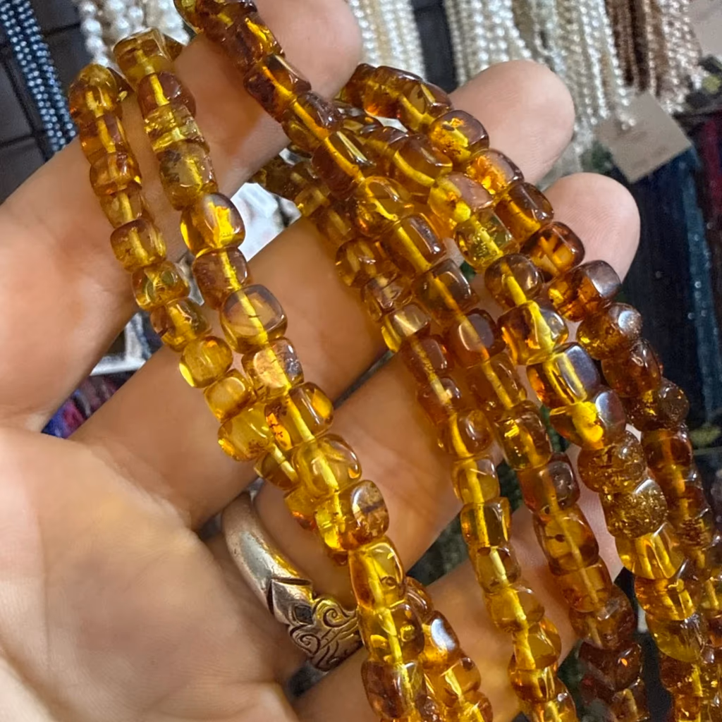 Kehribar Dizi 5x5 Küp İncele ve Satın Al Kehribar Dizi 5x5 Küp - Orijinal Doğal Taş ve Şifa Kristali Görsel 1
