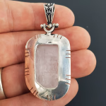 Kunzit Kolye Ucu (Gümüş) Orijinal Kristal Detay Görseli 3
