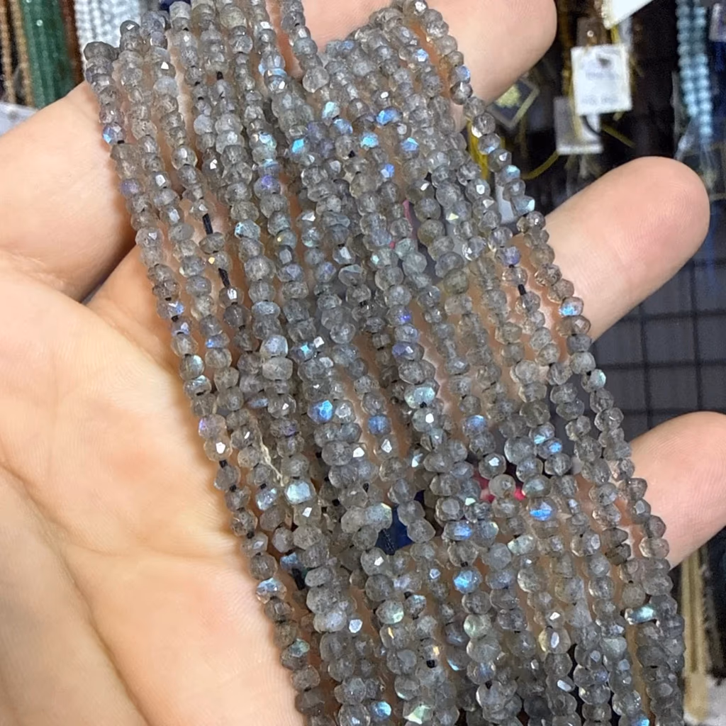 Labradorit Rondela Dizi 3 mm İncele ve Satın Al Labradorit Rondela Dizi 3 mm - Orijinal Doğal Taş ve Şifa Kristali Görsel 1