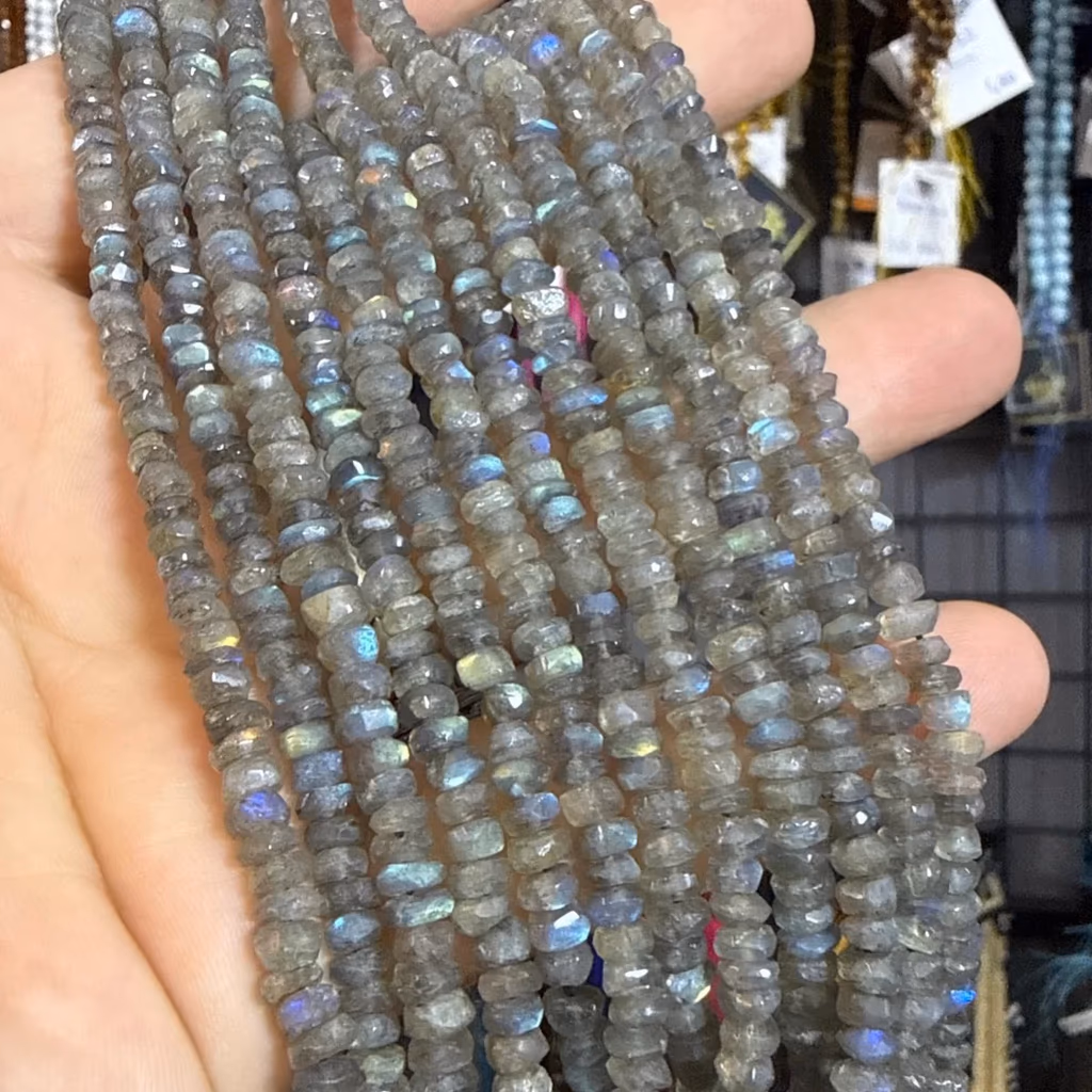 Labradorit Rondela Dizi 4-5 mm İncele ve Satın Al Labradorit Rondela Dizi 4-5 mm - Orijinal Doğal Taş ve Şifa Kristali Görsel 1