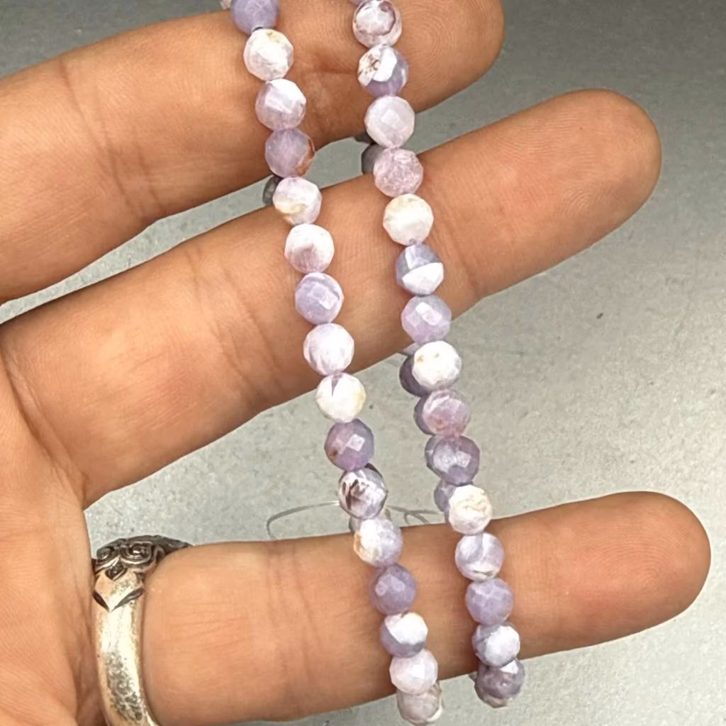 Lavender Faset Bileklik 6 mm İncele ve Satın Al Lavender Faset Bileklik 6 mm - Orijinal Doğal Taş ve Şifa Kristali Görsel 1