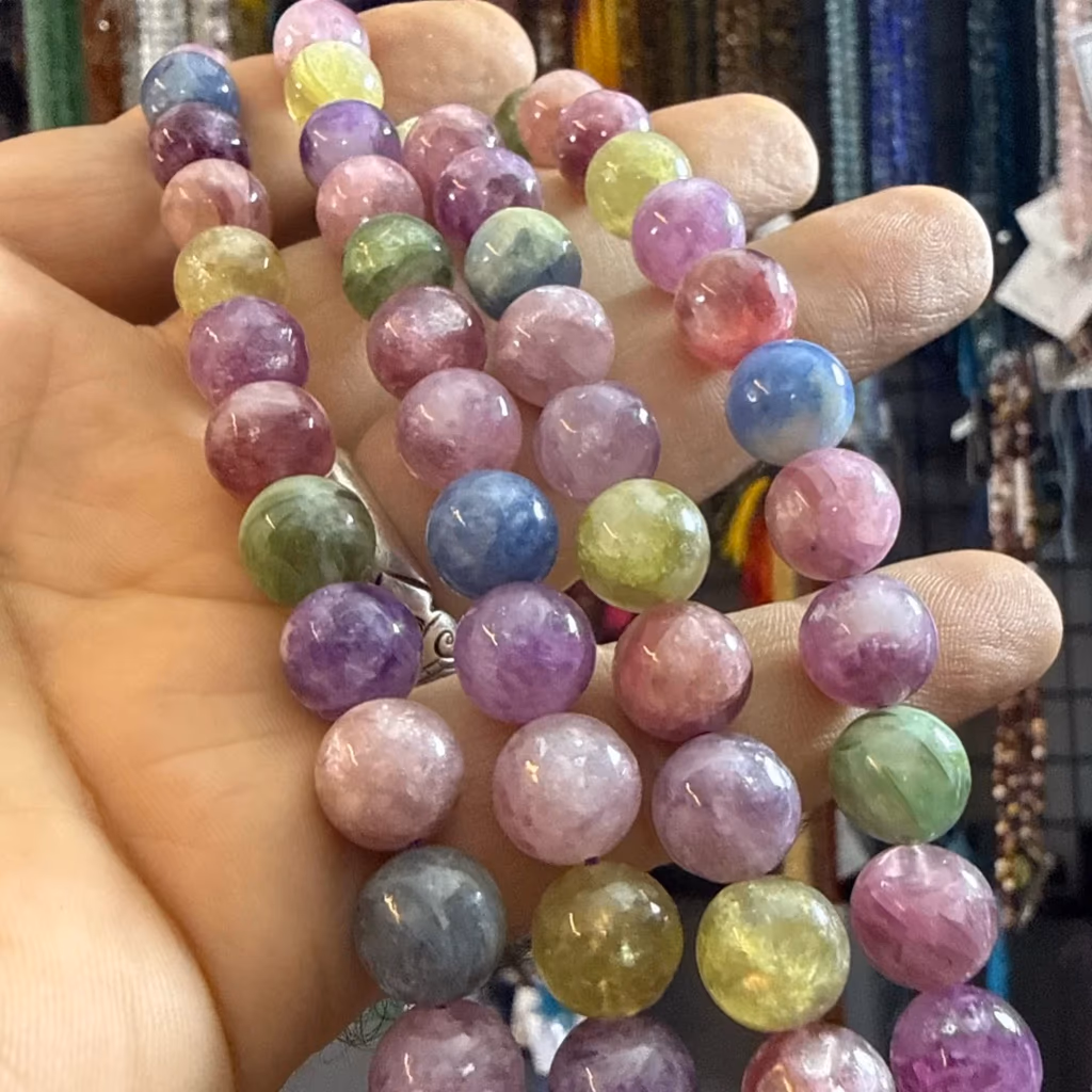 Lepidolit Multicolor Dizi 10 mm İncele ve Satın Al Lepidolit Multicolor Dizi 10 mm - Orijinal Doğal Taş ve Şifa Kristali Görsel 1