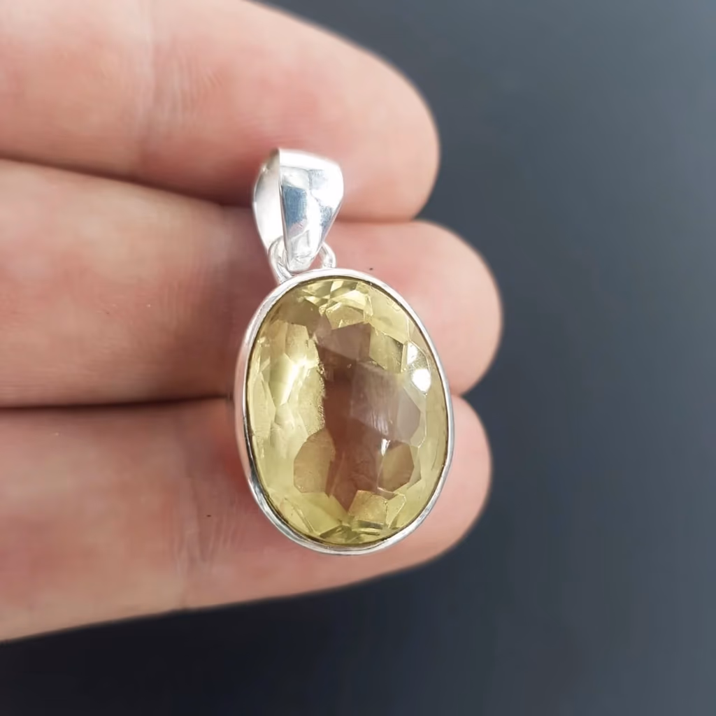 Limon Kuvars Kolye Ucu (Gümüş) İncele ve Satın Al Limon Kuvars Kolye Ucu (Gümüş) - Orijinal Doğal Taş ve Şifa Kristali Görsel 1