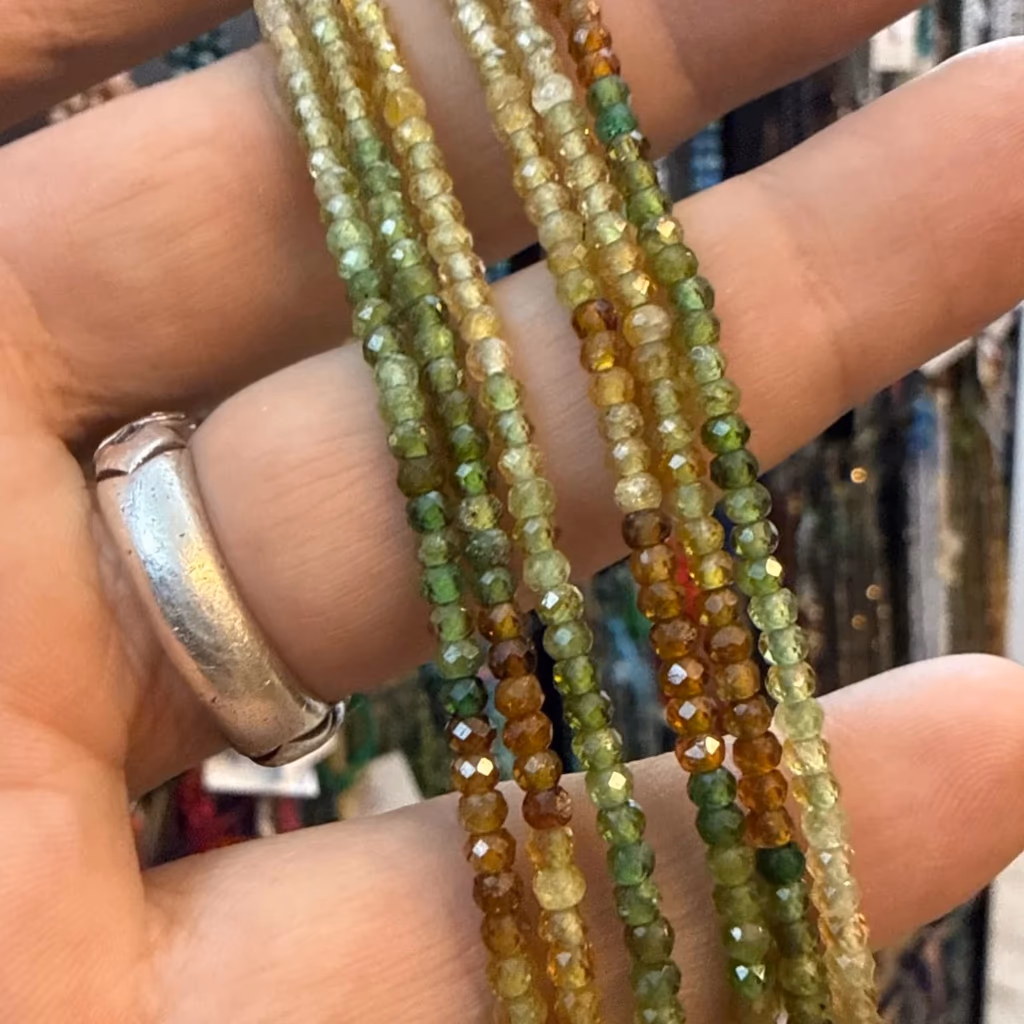 Mix Turmalin Dizi 2x3 mm İncele ve Satın Al Mix Turmalin Dizi 2x3 mm - Orijinal Doğal Taş ve Şifa Kristali Görsel 1