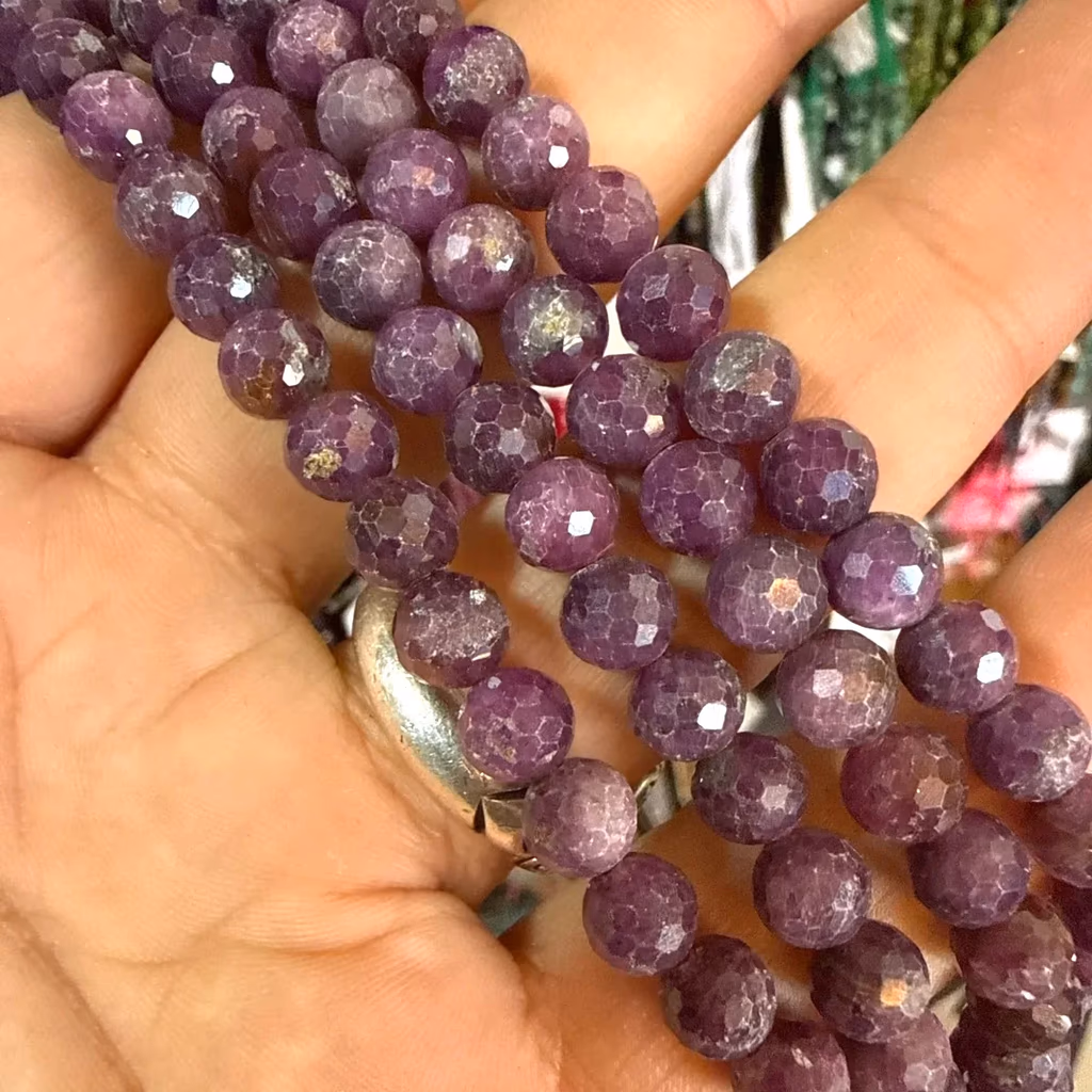 Mor Safir Faset Dizi 7 mm İncele ve Satın Al Mor Safir Faset Dizi 7 mm - Orijinal Doğal Taş ve Şifa Kristali Görsel 1