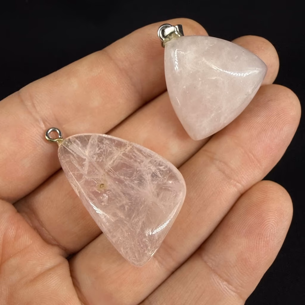Pembe Kuvars Kolye Ucu İncele ve Satın Al Pembe Kuvars Kolye Ucu - Orijinal Doğal Taş ve Şifa Kristali Görsel 1