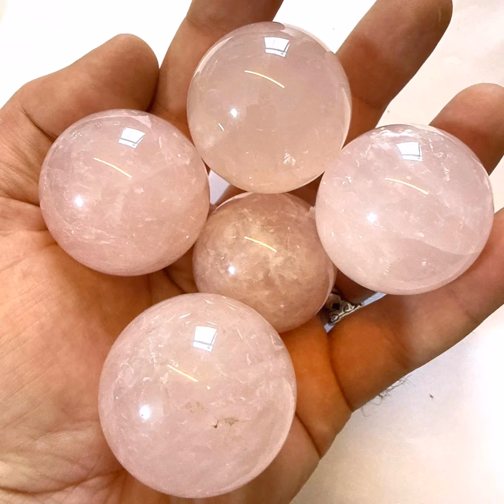Pembe Kuvars Küre İncele ve Satın Al Pembe Kuvars Küre - Orijinal Doğal Taş ve Şifa Kristali Görsel 1