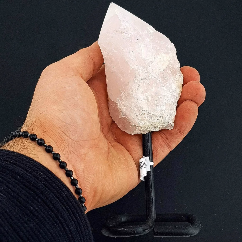Pembe Kuvars Metal Standlı İncele ve Satın Al Pembe Kuvars Metal Standlı - Orijinal Doğal Taş ve Şifa Kristali Görsel 1