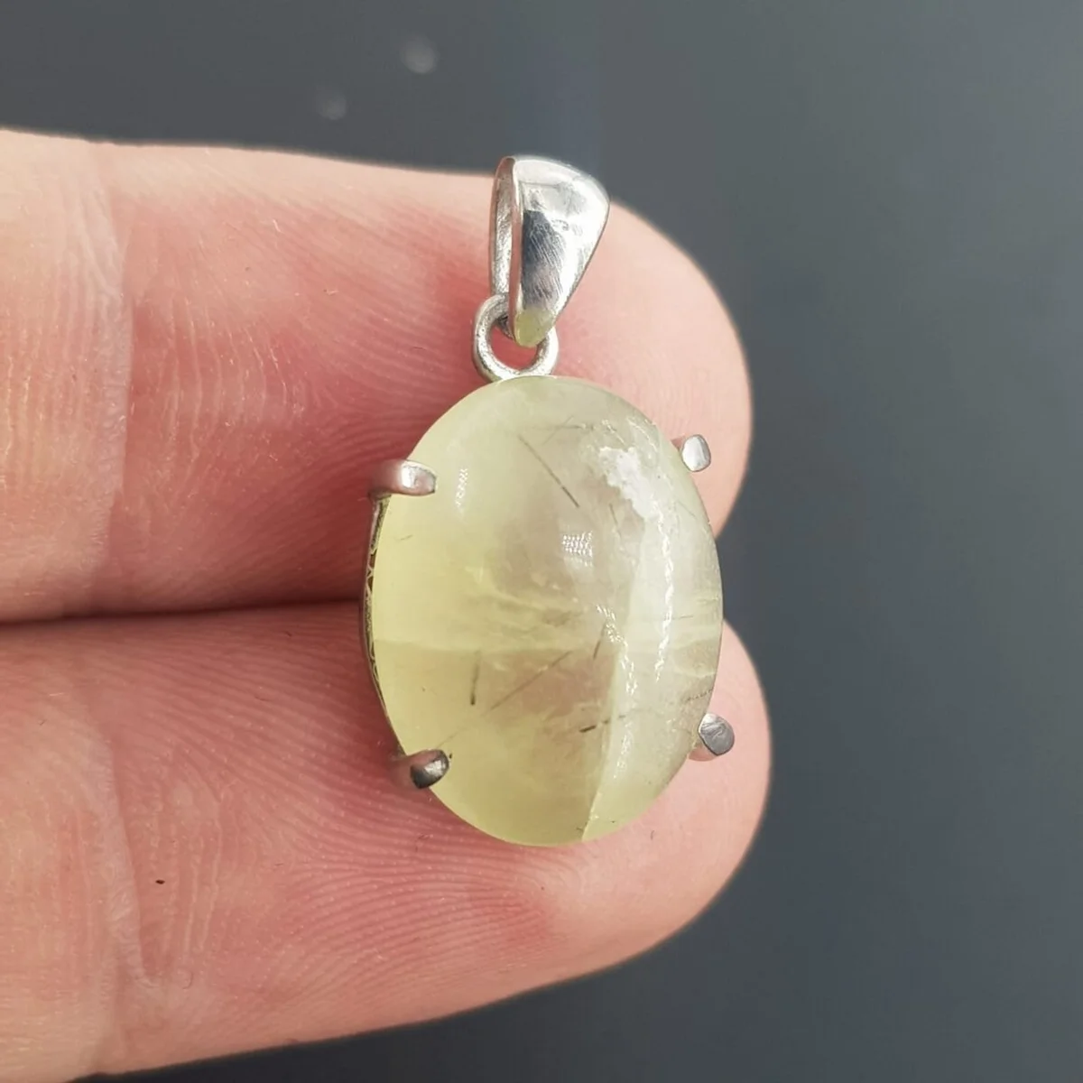 Prehnite Kolye Ucu (Gümüş) Orijinal Kristal Detay Görseli 2