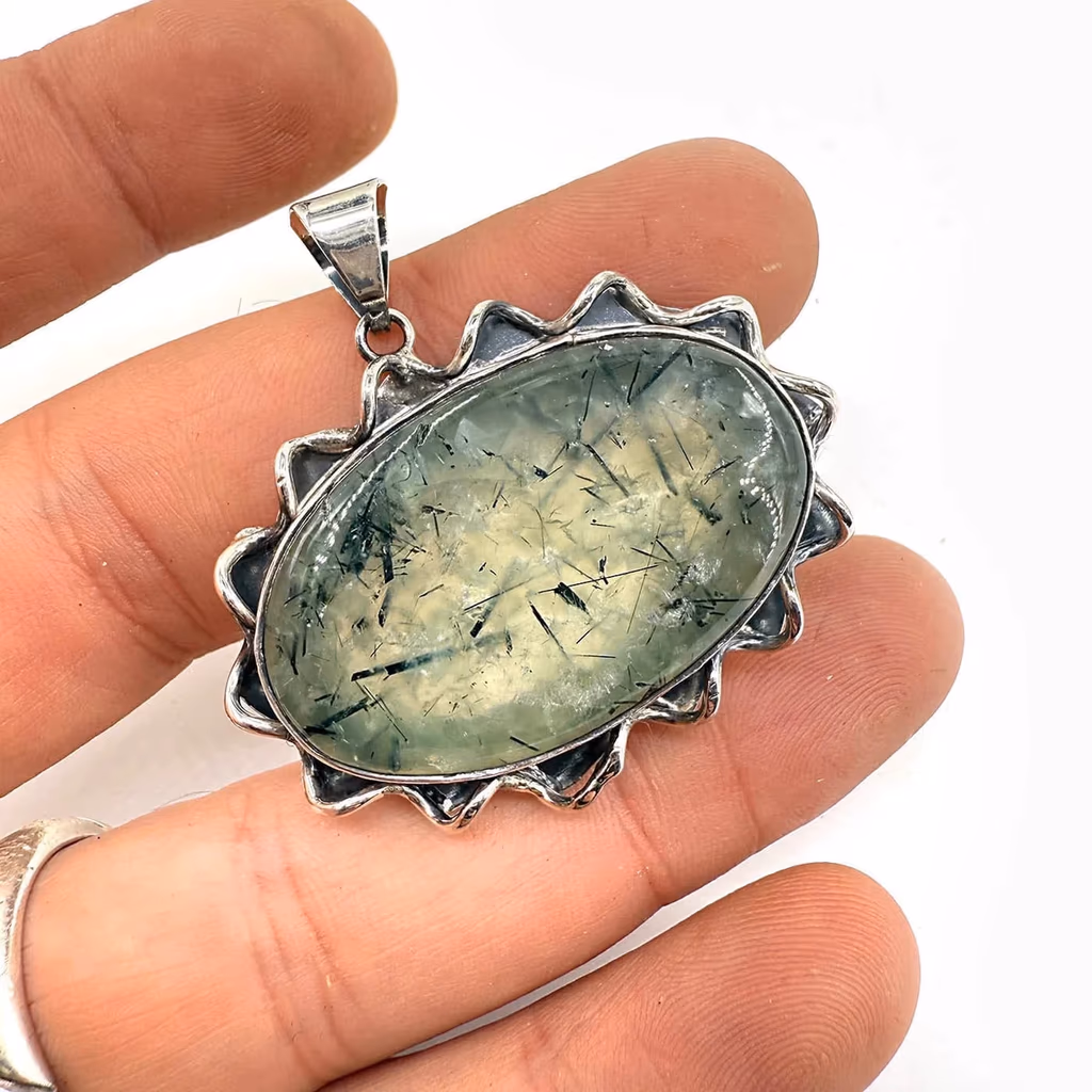 Prehnite Kolye Ucu Gümüş İncele ve Satın Al Prehnite Kolye Ucu Gümüş - Orijinal Doğal Taş ve Şifa Kristali Görsel 1