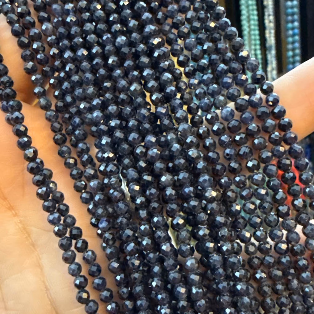 Safir Siyah Faset Dizi 4 mm AAA İncele ve Satın Al Safir Siyah Faset Dizi 4 mm AAA - Orijinal Doğal Taş ve Şifa Kristali Görsel 1