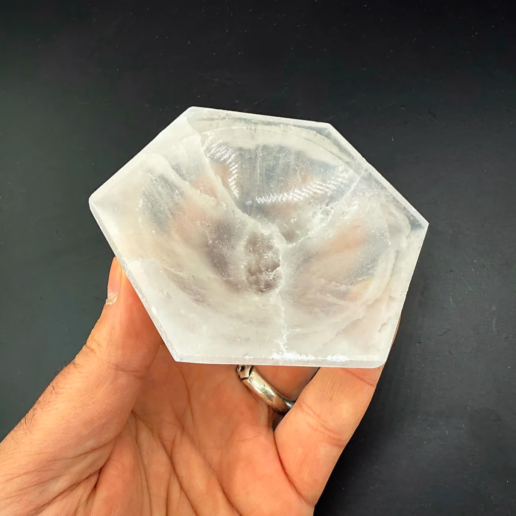 Selenit Hexagonal 10cm Kase İncele ve Satın Al Selenit Hexagonal 10cm Kase - Orijinal Doğal Taş ve Şifa Kristali Görsel 1