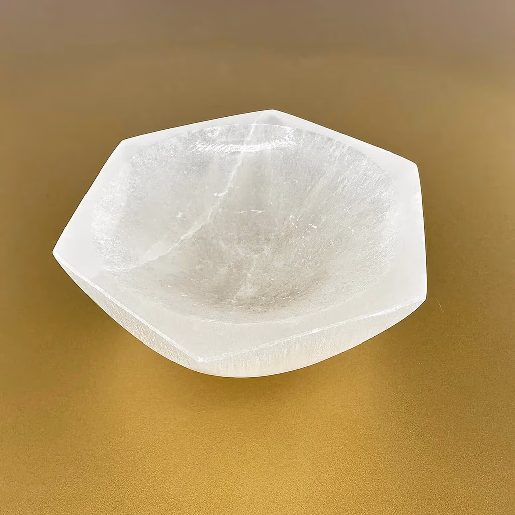 Selenit Kase Altıgen 9 cm İncele ve Satın Al Selenit Kase Altıgen 9 cm - Orijinal Doğal Taş ve Şifa Kristali Görsel 1