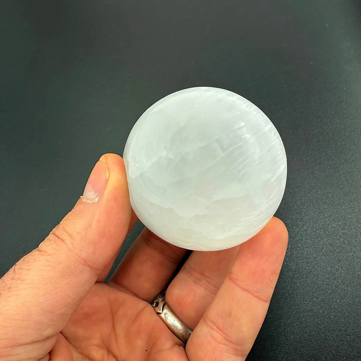 Selenit Küre 6mm İncele ve Satın Al Selenit Küre 6mm - Orijinal Doğal Taş ve Şifa Kristali Görsel 1